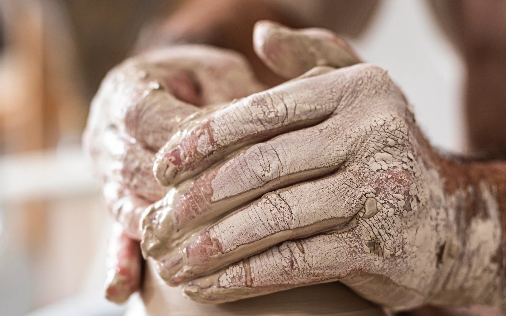 Znáte rozdíl mezi bílou a červenou hlínou?